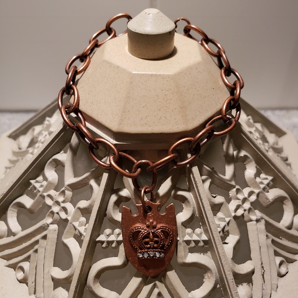 Bracelet.  7 5"  2 tone copper bracelet.